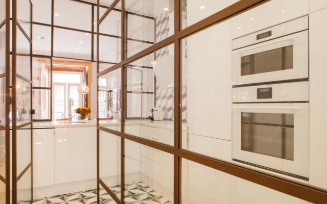 Charming Flat With Balconies Central Chiado District 2 Bedrooms And Ac 19Th Century Building
