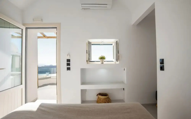 Cliff Aura Suites