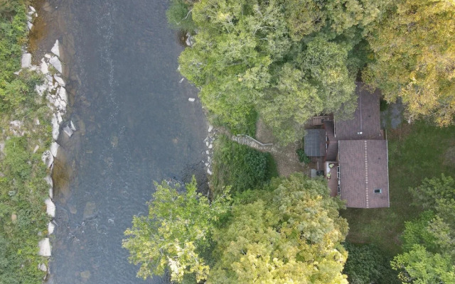 River Time Cabin -time Floats Away!