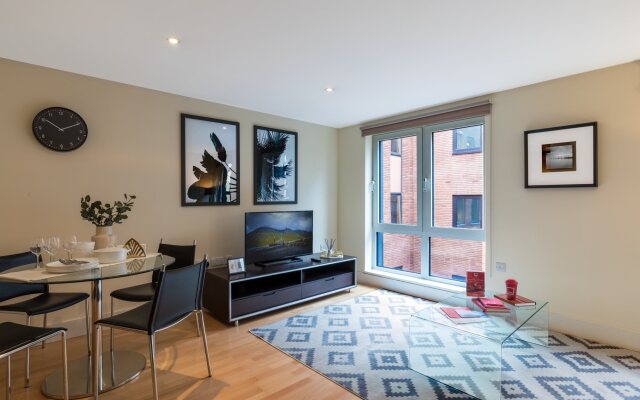 Sir John Lyon House Apartments By Squa.Re