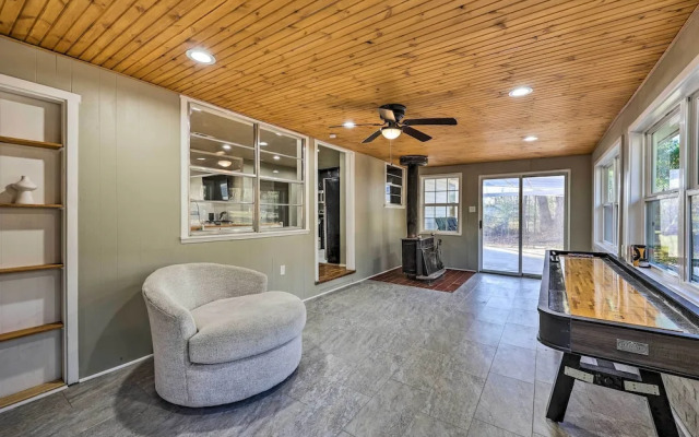 Fayetteville Vacation Rental - 2 Mi to Dtwn!