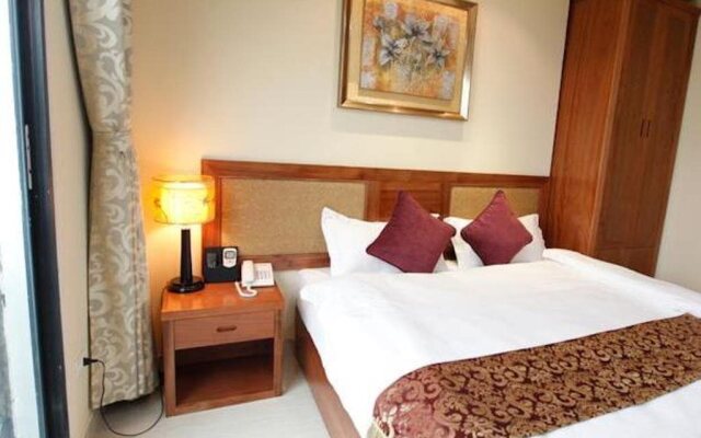 B Hotel