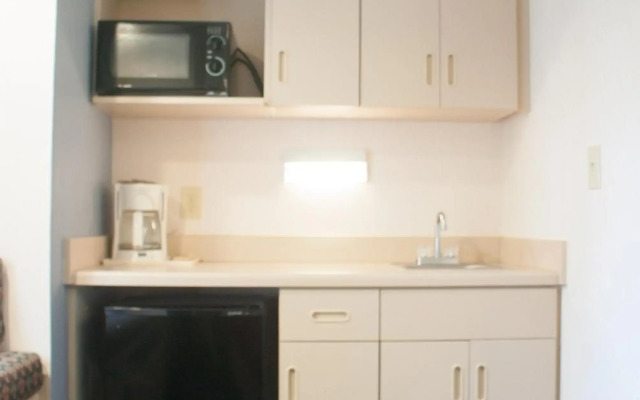 Hometown Inn & Suites Jacksonville - Butler Blvd./Southpoint