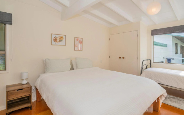 Cooks Crib - Cook's Beach Holiday Home