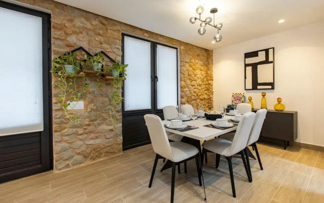 The Acapella Condo by Acomodo