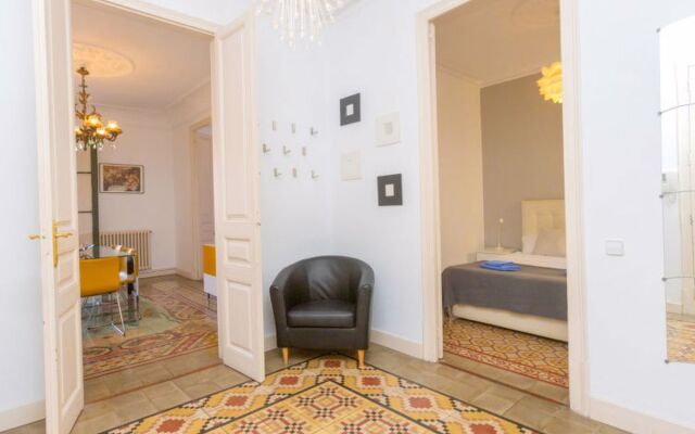 Eix.Dret:Roger de LLuria/Valencia