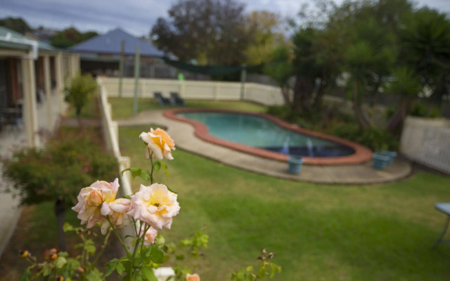 Rose Garden Motel