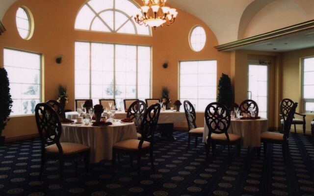 Chateau Louis Hotel & Conference Centre