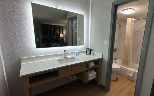 Travelodge by Wyndham Gainesville