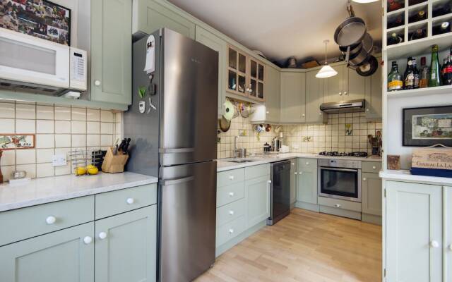 Magnificent Clapham Common Home close to Brixton