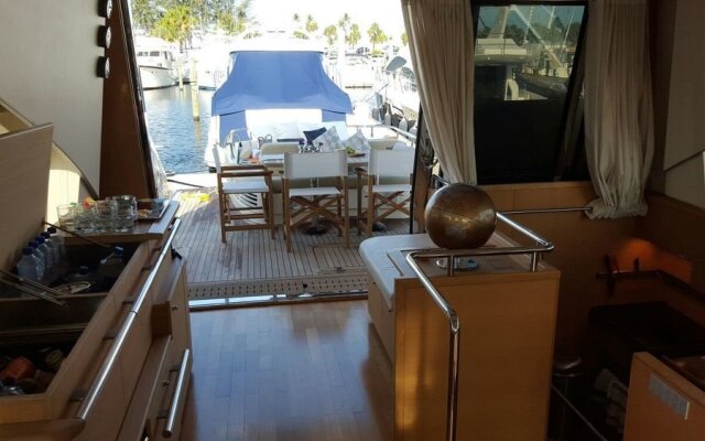 Grey Yacht All Inclusive