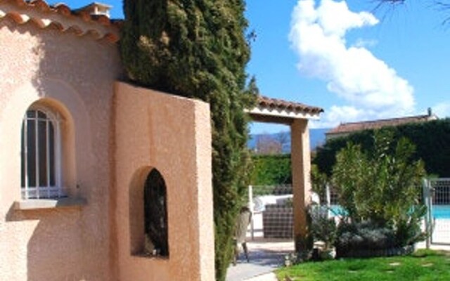 Beautiful villa with swimming-pool