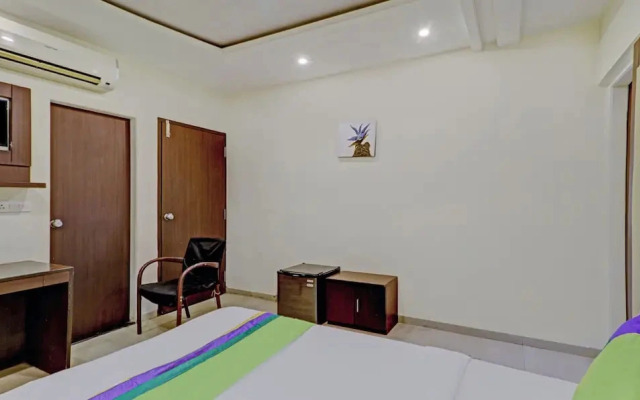 Treebo Trend Loharkar's Family Hotel