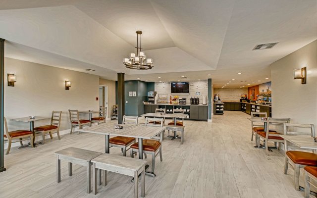 Orangewood Inn & Suites Midtown