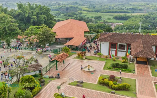 Apto Wifi+ Aire Ac +Piscinas +Jacuzzi +Tobogan+Bbq