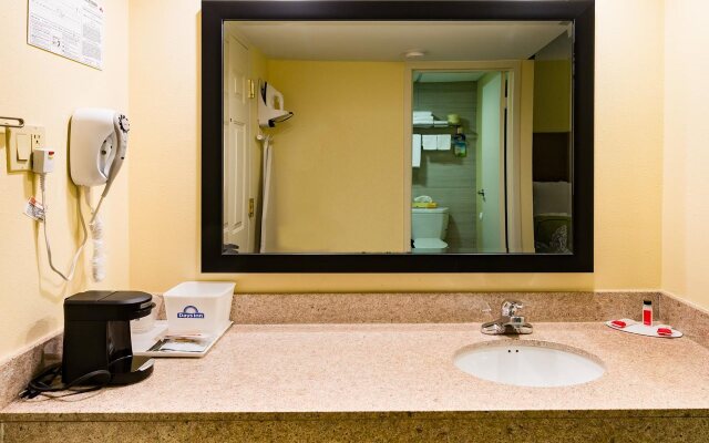 Days Inn by Wyndham Hartford/Closest Downtown