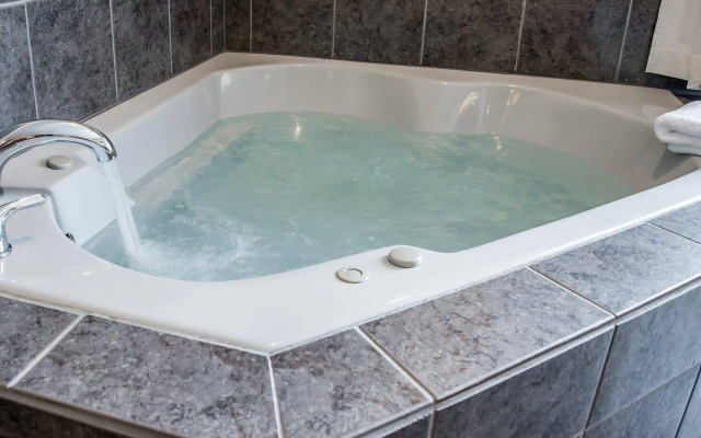 Hometowne Studios & Suites By Red Roof Washington