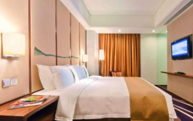 Holiday Inn Qingdao City Centre by IHG