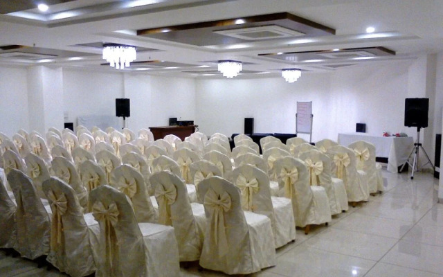 Fabhotel Prime Dev Aadi