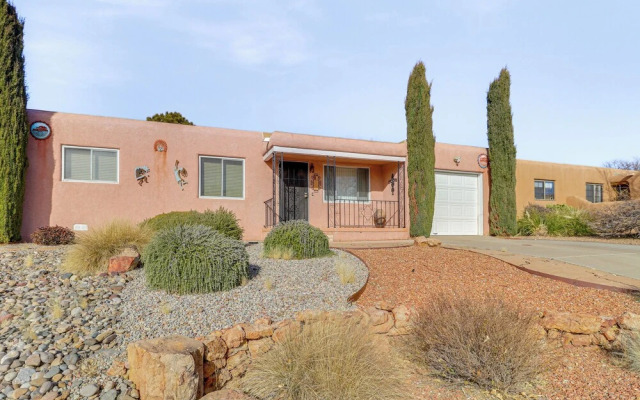 2 Mi to UNM Campus: Home in Quiet Area of ABQ