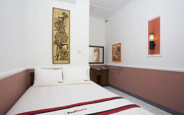 RedDoorz near Terminal Condong Catur 2