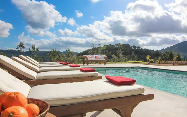 San Josep 6-bed Villa, Sleeps 14, Pool & Sea View