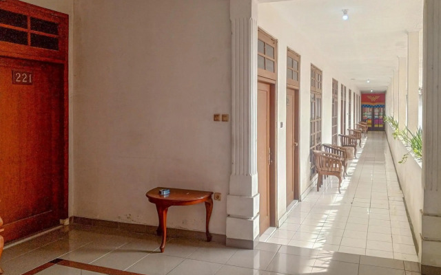 OYO 759 Hotel Dewi Sri