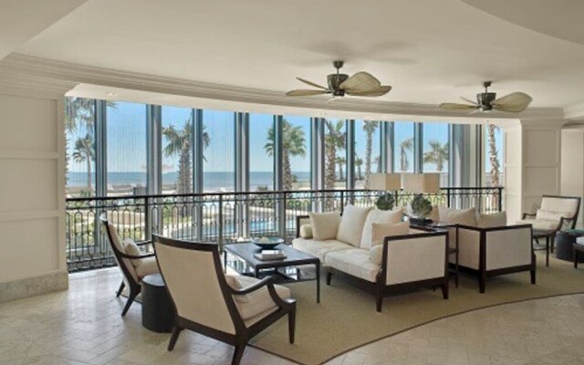 Palisade Palms Oceanfront Condo 5-star Amenities