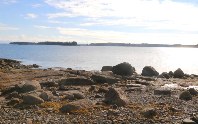 Oak Point Cottage - Three Bedroom Home