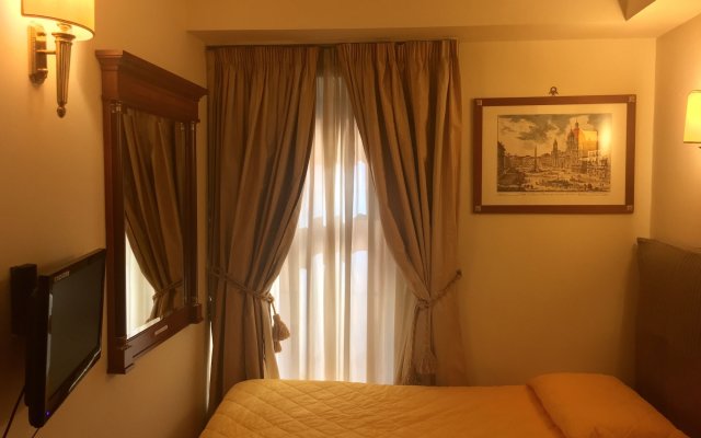 Luxury Rooms H 2000 Roma