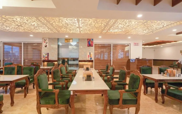 Gajraula Sukhdev Dhaba & Resort