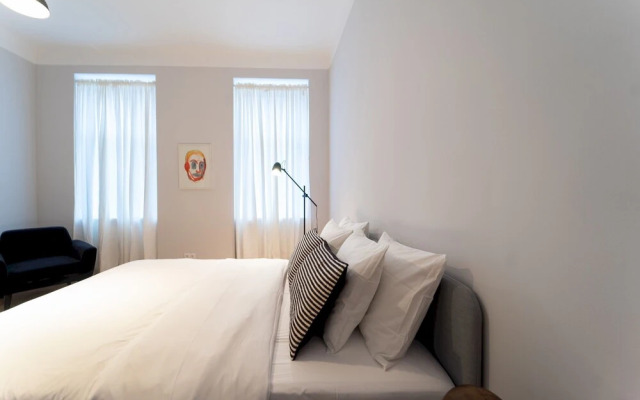 Spacious 2bdr Apt in Beautiful Neighborhood