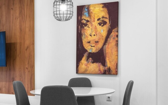 White and Wood Nilie Hospitality MGMT
