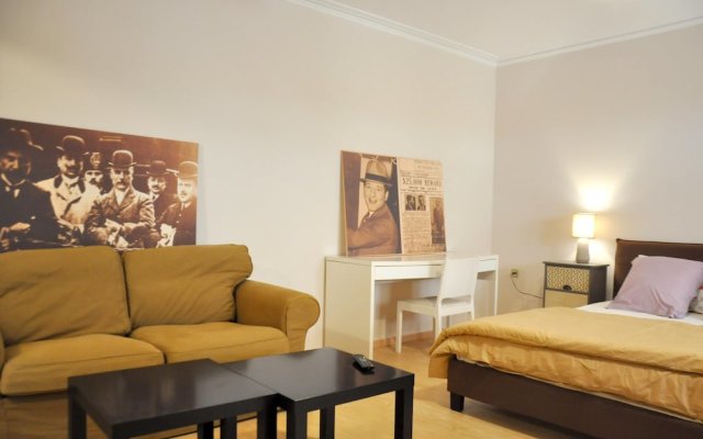 Studio in Glifada, With Furnished Garden and Wifi - 1 km From the Beac