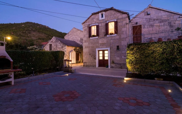 Villa Nives - Three-bedroom Villa With Terrace and Sea View