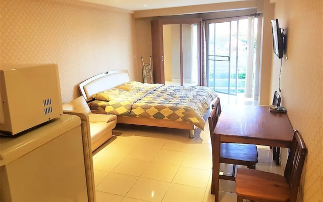 Jomtien Beach Condo - Floor 4 Studio Close to the Beach