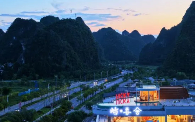 Chunfeng · Shili | PRETTY · SCENIC WONDERS | Shili Gallery Yulong River Store – Outside – Guilin