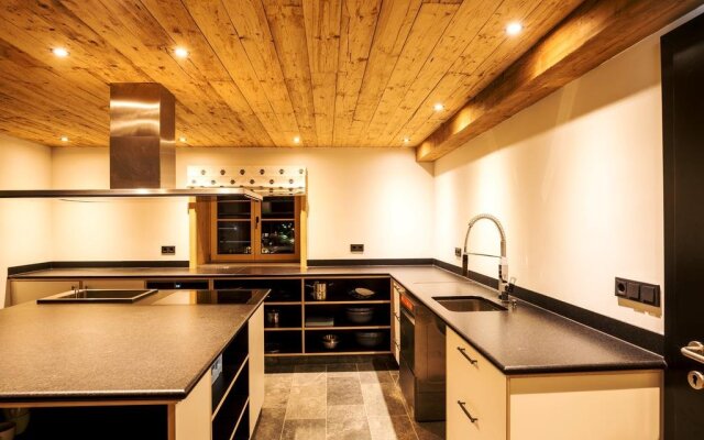 Alpen Select Lodge for 16-24 People