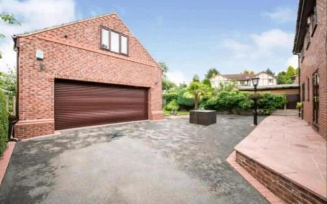 Cosy Village Apartment in Nottingham With Parking