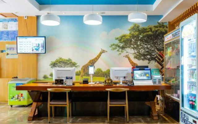 Square Circle Hotel（ ZhangHang Road store）