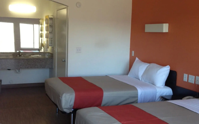 Motel 6 Grand Prairie, TX - Near Six Flags Drive