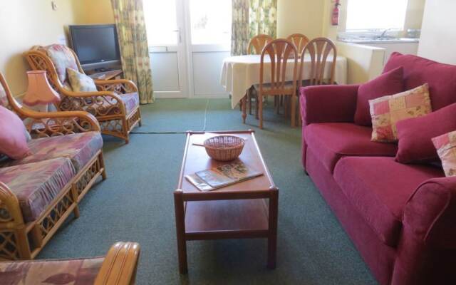 Midway Apartment, Close to Beach