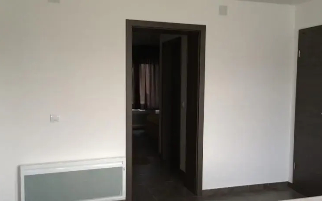 Rooms And Apartments at River