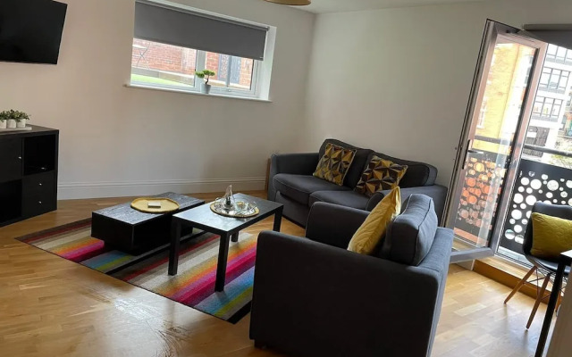 Hull Spacious Guest House-3