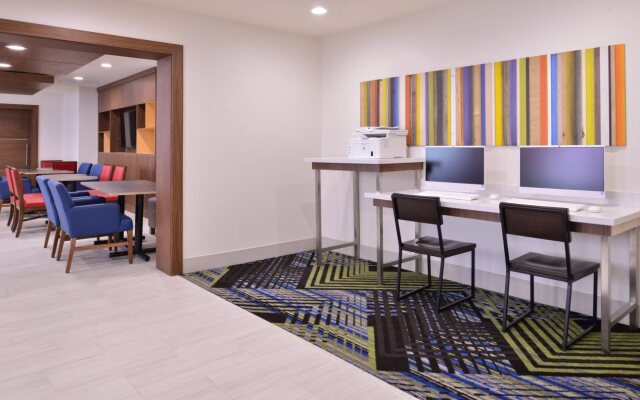 Holiday Inn Express Hotel and Suites Mesquite