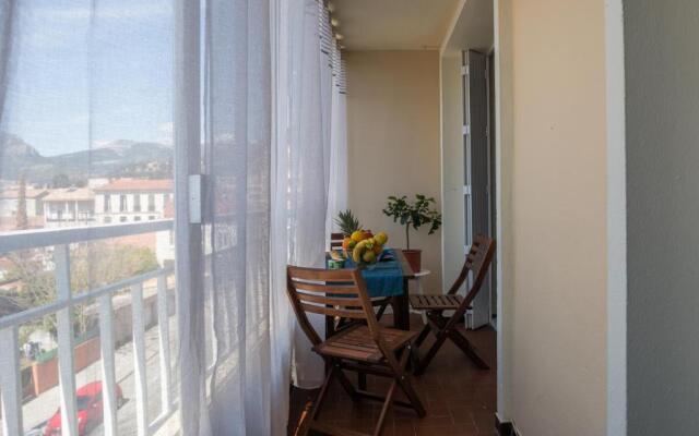 T2 avec loggia fleurie et ensoleillée