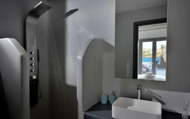 Villa Sapphire 6BR Hot Tub & Pool Ornos