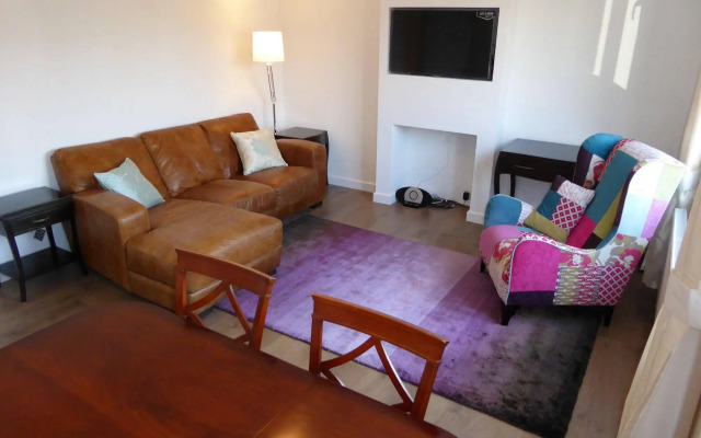 Sunninghill Apartment