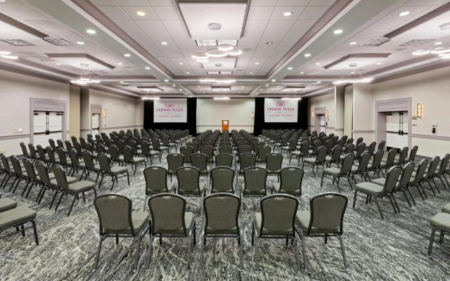 Crowne Plaza Melbourne - Oceanfront by IHG