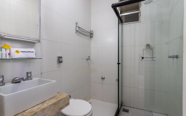 2 pax two blocks from the beach | VP604 Z1